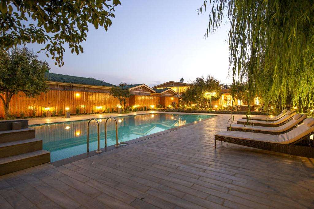 Orchid Retreat & Spa Srinagar -Luxury 4 Star hotel in Srinagar