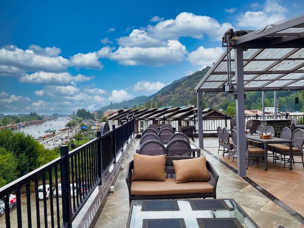 The Vintage Srinagar - 4 Star Luxury Hotel in Srinagar