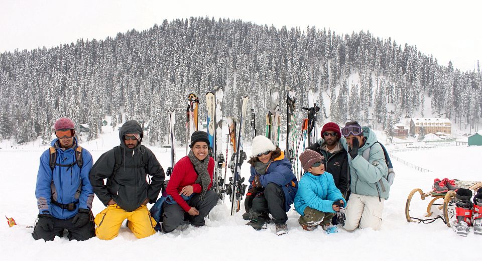 Kashmir Family Tour Packages 05 Days | Travel Consultant In Kashmir | Travelling Folks