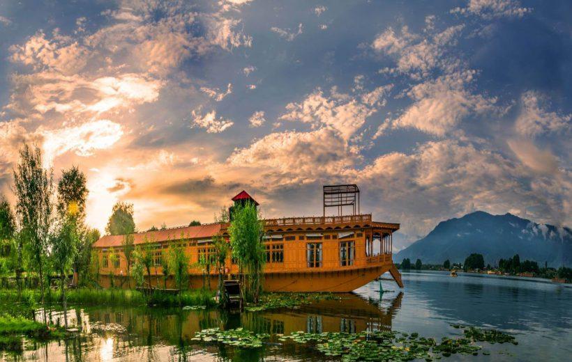 Travel Agency in Kashmir |Kashmir Family Package for 04 Days from Kolkata