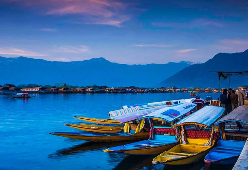 Kashmir Tour Packages from Kolkata, Mumbai, including Shikara Ride