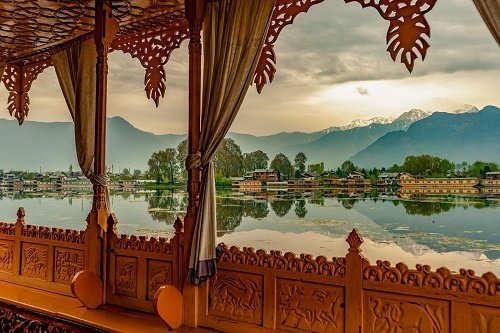 Travel Agents in Kashmir Srinagar | kashmir luxury itinerary 7-Days | Premium Kashmir 6-Days tour | Kashmir 6 Days Family Tour